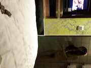 偷拍前女友洗澡，最后居然被发现了，阴毛茂密