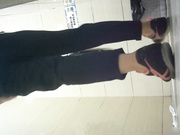 外站流出商场全景女厕偷拍红内裤美眉说那个冲厕所的太奇芭了