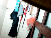 咸湿出租屋房东浴室偷装针孔摄像头偷窥打工妹洗澡妹子的逼毛真浓密性感