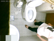 咪咪好挺的年轻美女内裤里面找半天 找完换衣服又化妆