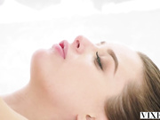 高颜值女神级尤物被老板啪啪操了作品 这文员太美了颜值身材顶级一看就想插入的极品妹子要肾虚720P高清