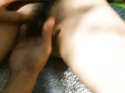 极品美女在野外小溪里铺上凉席3P,还是正宗的蝴蝶B!