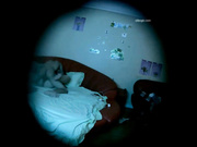 2019最新流出酒店大圆红床拔完火罐的小哥和漂亮女友一边看鬼片一边啪啪