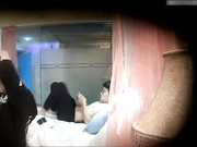 肤白貌美的高颜值性感美女和眼镜男酒店开房,开始美女不让男的操,后来男的用情趣道具把她绑起来鞭打屁股干