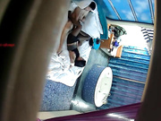 精品酒店新台浴缸房高大壮小伙和丝袜女友开房未能满足还要用工具自慰才能高潮