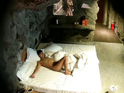 没啥性经验的小伙和大胸小女友吃饱饭玩一会大奶子啪啪干得猛被骑几下就射了