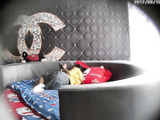 香奈儿情趣套房偷拍庞克头小伙和身材不错的女友闺蜜约啪下面逼毛特别性感