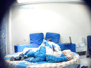 年轻眼镜大学生情侣周末校外开房打炮漂亮美女身材苗条娇小被男友狂舔私处边搞边聊体位都玩一遍