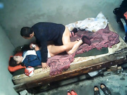 棚户区站街妹中年大叔挺幸运碰到一位脸蛋长得不错有几分气质的小姐貌似还是一个白虎馒头B