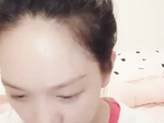 气质瑜伽教练兼职女主播全裸洗澡穿着小内裤练瑜伽