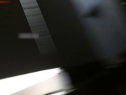 牛人假裝等女朋友酒店大堂廁所偸拍大量美女尿尿