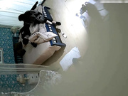 让人羡慕猥琐四眼男与白嫩洋气白领女友开房啪啪没看出来美女这么骚主动掏出J8撸口活硬了女上位干的娇嫩浪叫