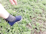 网红刘婷剧情演绎勾引无事溜达的大叔路边草地上野战还没射被骑马路过的人破坏了