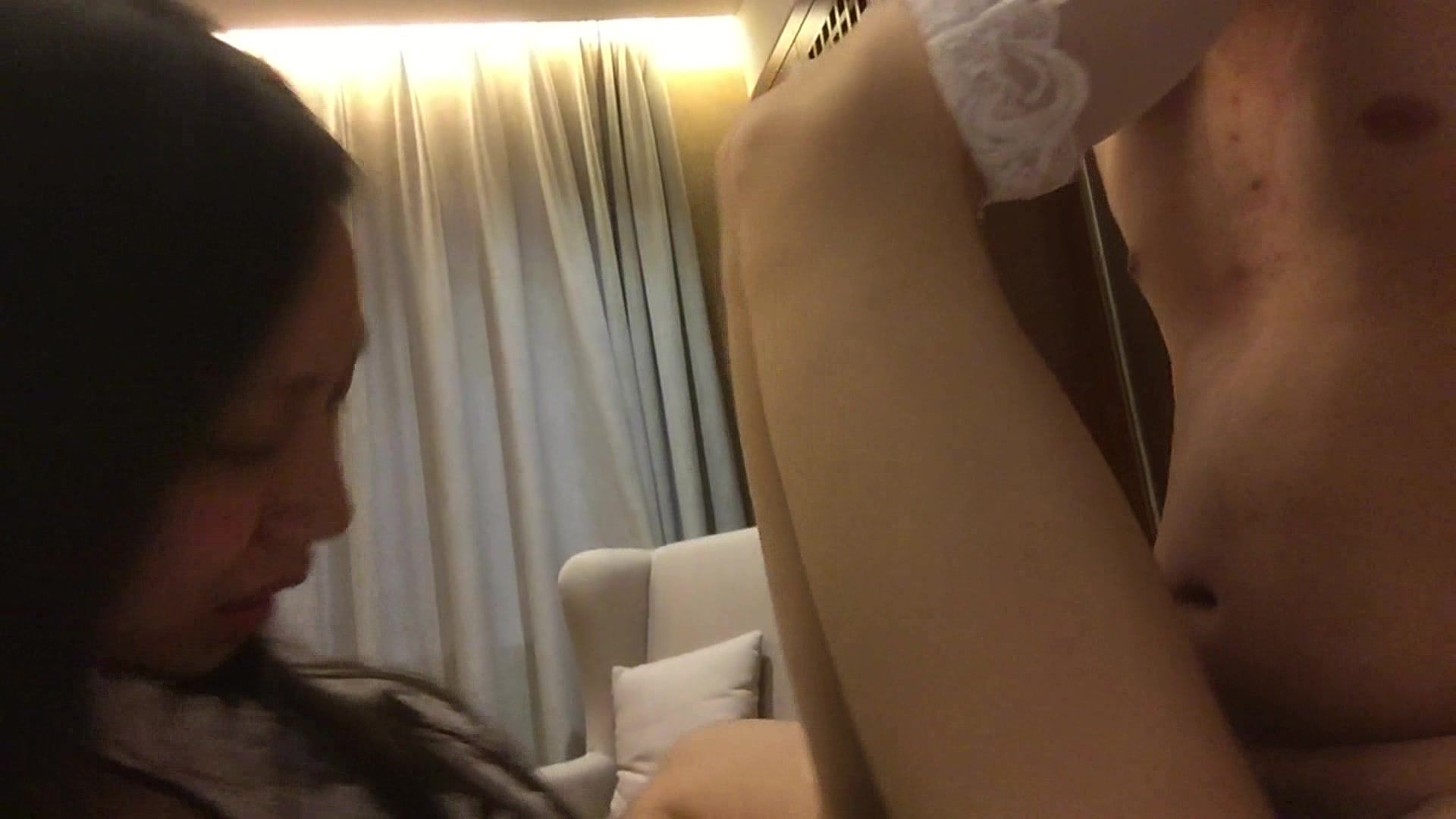 约操极品女神情趣黑丝兔女郎 从桌子操到床上 叫的太骚浪忍不住一顿爆插 太爽了 完美露脸[