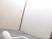 最新流出某大型温泉洗浴休闲酒店TP餐厅及洗浴女士卫生间妹子们方便双镜头特写角度非常刺激1080P超清