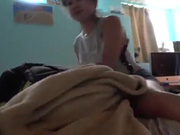 绿眼睛女友和男友卧室做爱，急不可耐的无套后入，操得哇哇叫 很是诱惑！