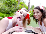 三个苗条大长腿妹子 白嫩肉肉诱惑挡不住一身红衣看的热血沸腾，美女吞吐大鸡巴进出销魂啪啪射了啊720P高清