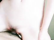 皮肤超白,嫩的流水的艺术院校性感美女私下兼职援交不小心被大鸡巴男无套内射了,逼好像被干肿了用镜子照着看,鲍鱼很