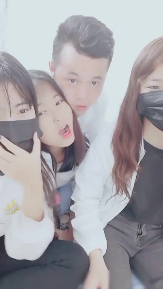 逍遥龙哥团队最近又新加入个零零后18岁嫩妹逼逼粉嫩鸭王兵哥单挑三个妹子羡煞旁人