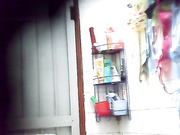 针孔偷拍合租美女洗澡,,