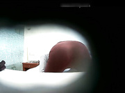 针孔TP服装店主淑女气质漂亮妹子与男友造爱很猛把苗条美女搞的胡言乱语高潮时来电话都不想接对白清晰