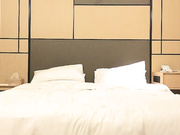 小宝寻花约了个丰满大奶少妇啪啪，翘屁股口交舔弄床上干骑乘大力猛操_ev