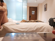 酒店开房外围群高价叫了一位学生妹相貌出众性格开朗啪啪很投入像情侣一样搞完了还给舔一舔