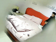 賓館鐘點房拍攝到的漢奸頭中年大叔和大奶小情人開房偷情 貌似下面毛多舔逼吃了不少毛毛 露臉高清