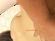 喝的爛醉的漂亮美女被下班回來的合租男趁機玩弄 用雞巴插嘴道具玩穴呻吟浪叫不斷 貌似逼逼被操多得黑了 1080P高清