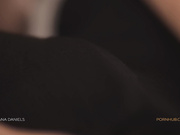 穿着情趣内衣的火辣美妞搔首弄姿，最后骑在大屌上无法自拔