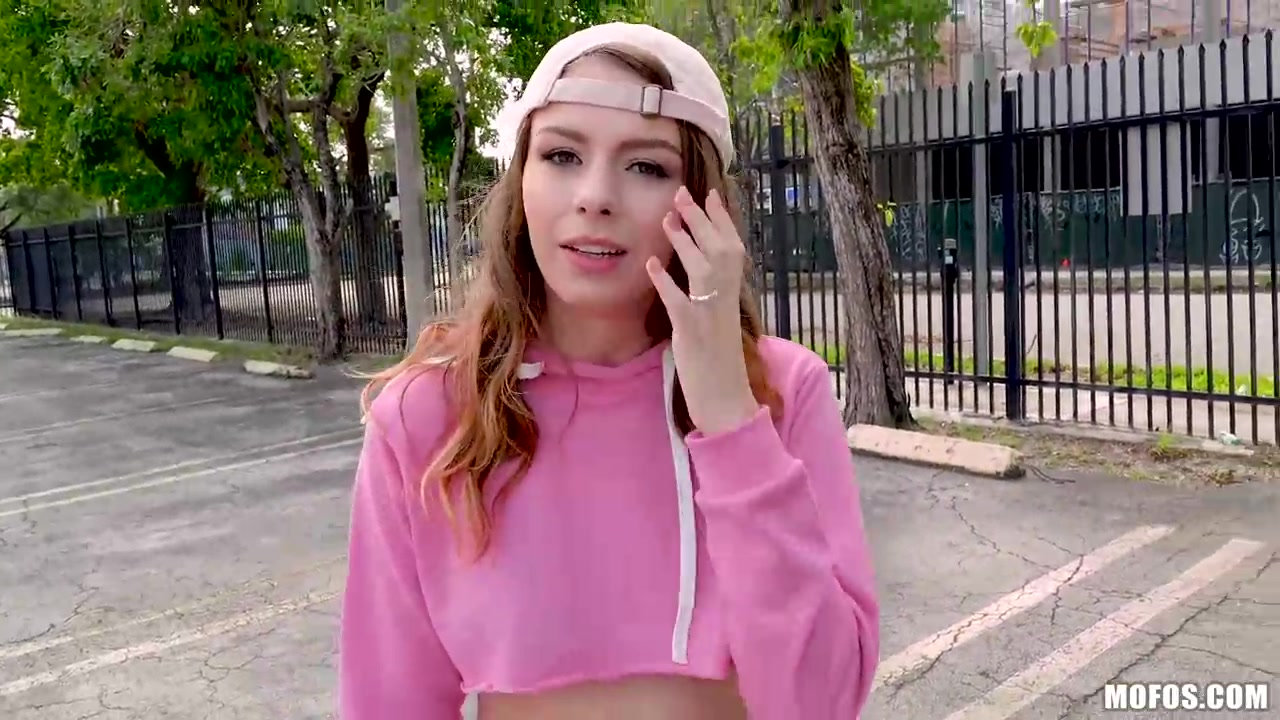 Mofos -小美女alex Blake用野战代替面试