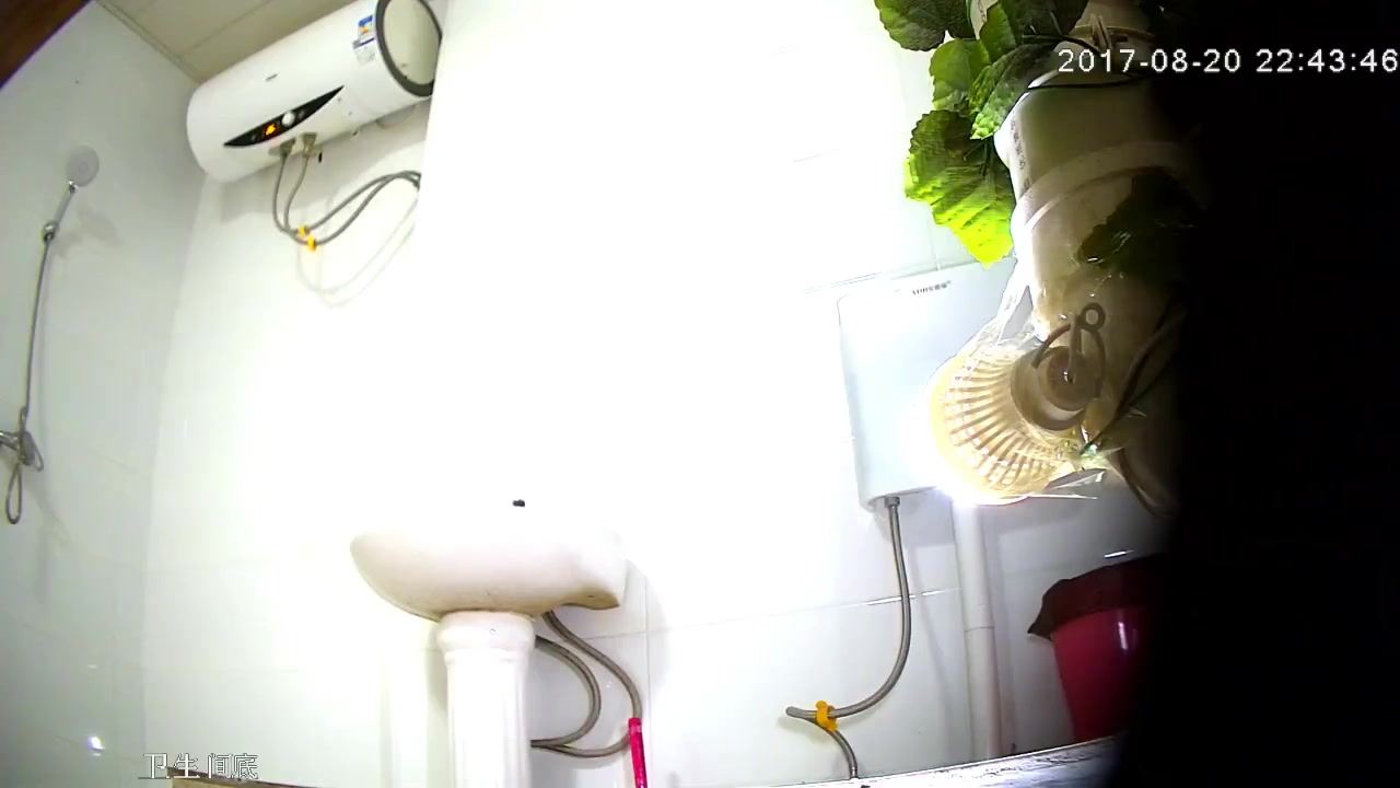 【全網推薦】從未流出過的小旅館衛生間高清偷拍（第三十二部）稀缺資源勁爆收藏～原版高清