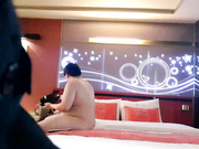 精品推薦 300斤小胖哥星級酒店開房高價約了個黑絲短發妹子 貌似吃了藥足足幹了兩炮直接累趴下了 國語1080P高清