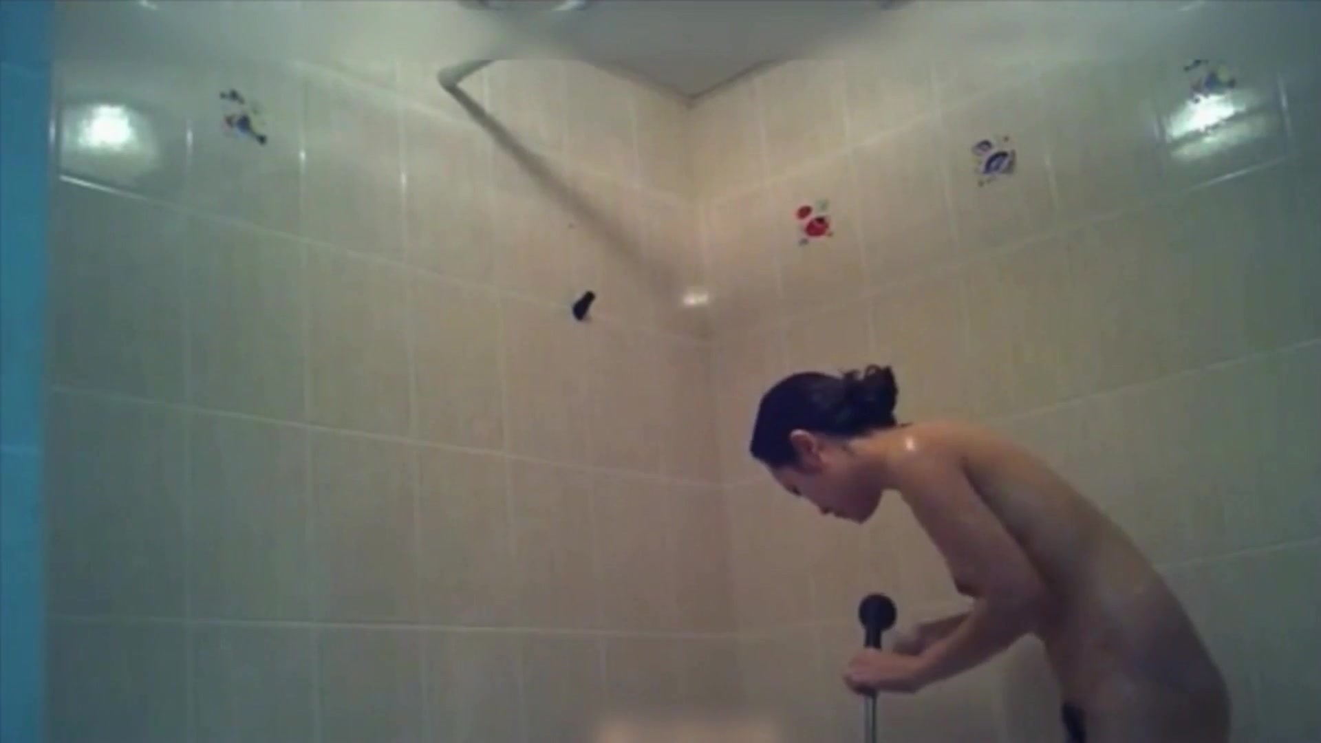 精品推薦 出租屋攝像頭偷拍白領眼鏡小姐姐沐浴更衣 雪白肌膚堅挺美乳看得讓人欲火焚身 1080P高清原版