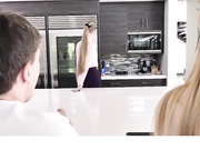 姐姐喊妹妹一起为哥哥提供超爽的性服务