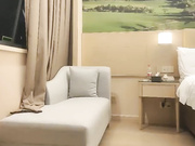 一屌极品寻欢衣服没脱就让人硬的小姐姐