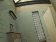 牛人公园公共卫生间快速潜入女厕所隐藏隔间连续偸拍多位漂亮妹子方便还有补光设备牛逼克拉斯