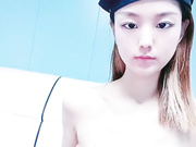 相貌端庄皮肤白皙的美女道具自慰搔首弄姿