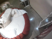 情趣酒店摄像头监控TP白发老头和年轻情妇啪啪动作勇猛喜欢插嘴