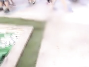 江苏美女主播在川流不息的商场往自己逼里塞跳蛋开震动直播