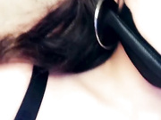 丰满肥逼大奶美女 单腿黑丝椅子上道具抽插自慰