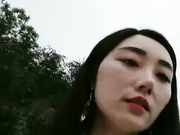 少妇和炮友驾车户外野战扣逼后入猛操