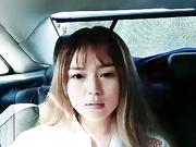 骚气少妇和炮友户外车震车后座口交舔逼逼