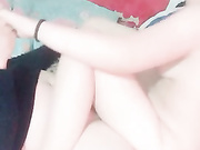 嫩妹主播约一个丑大叔啪啪给他舔鸡巴主动啪啪