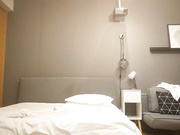 外围场，外表清纯22岁小姐姐中场换套吹硬继续搞