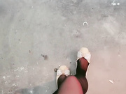 风骚少妇深夜公测勾搭啪啪直接在厕所口交爆草