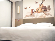 肌肉男探花清纯学妹舌吻上位骑乘01