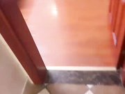 睡觉中的妹妹被窝里拉起来激情3P怼着小穴猛操