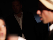 在马厩里的三人行爆菊双插