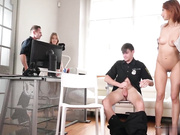 哥伦比亚维罗妮卡·里尔被两名警察双飞爆菊